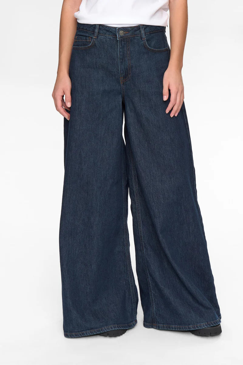 Nuvenice Extra Wide Jeans