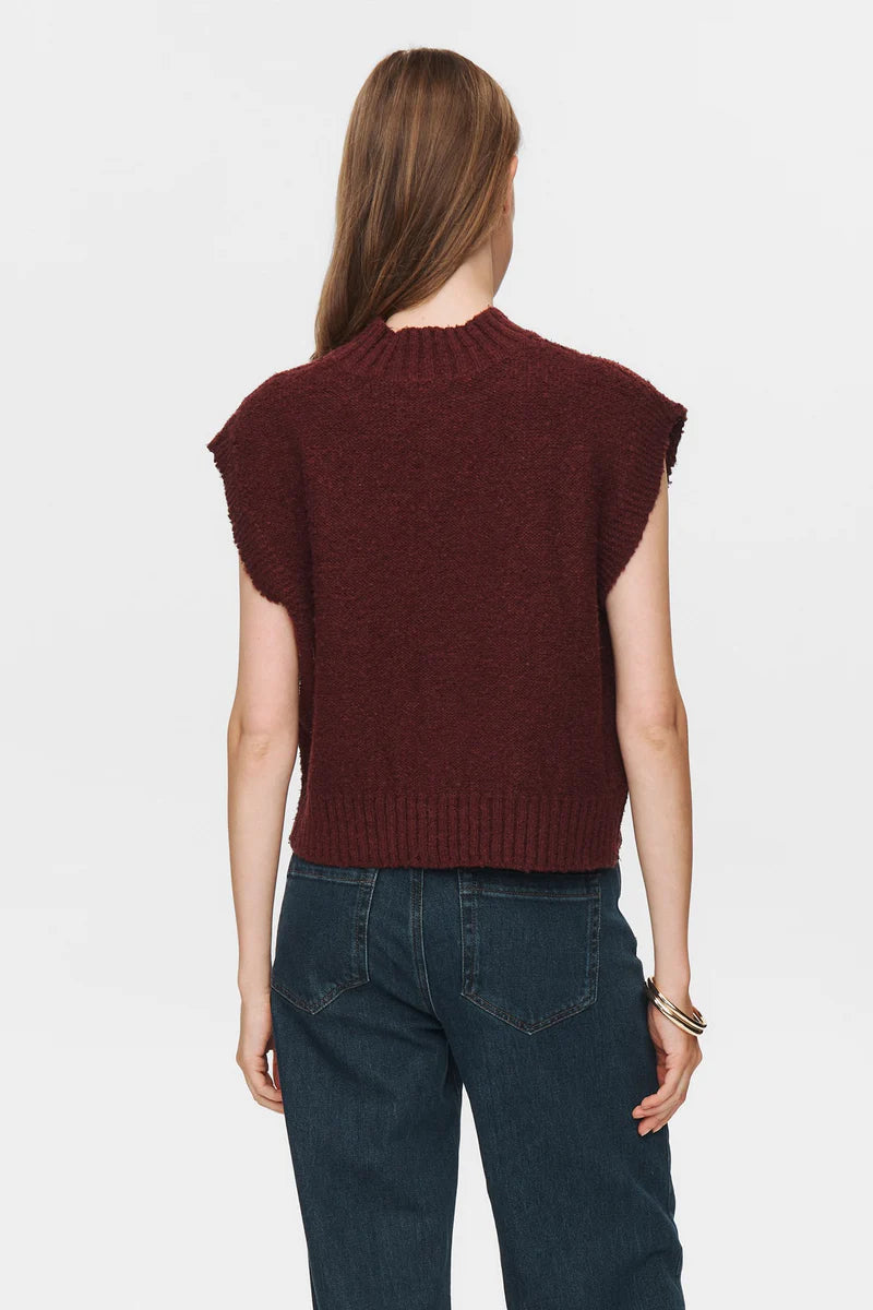 Nucaly Vest