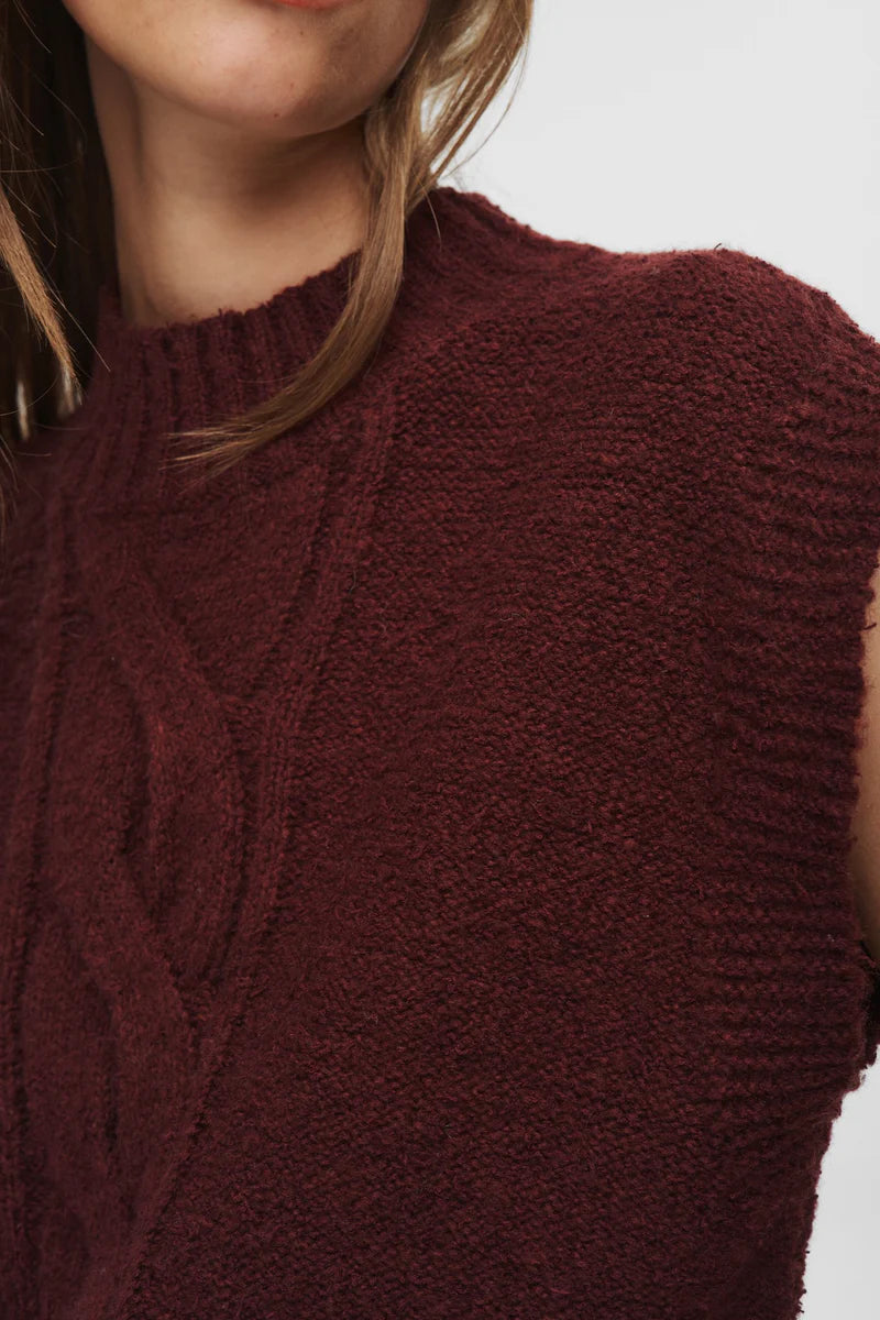 Nucaly Vest