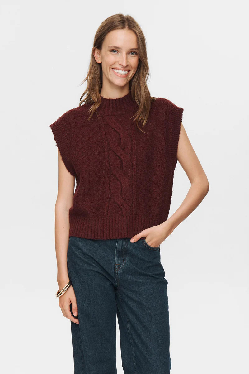 Nucaly Vest