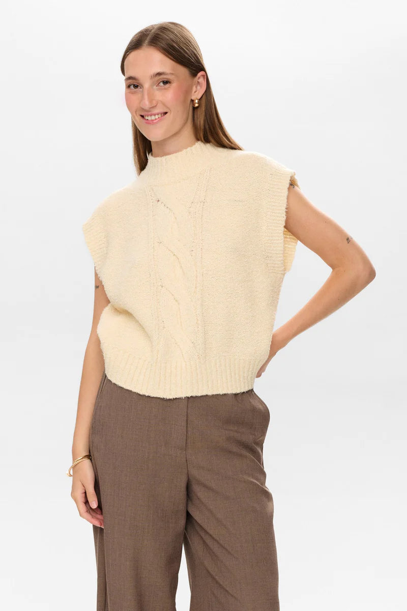 Nucaly Vest