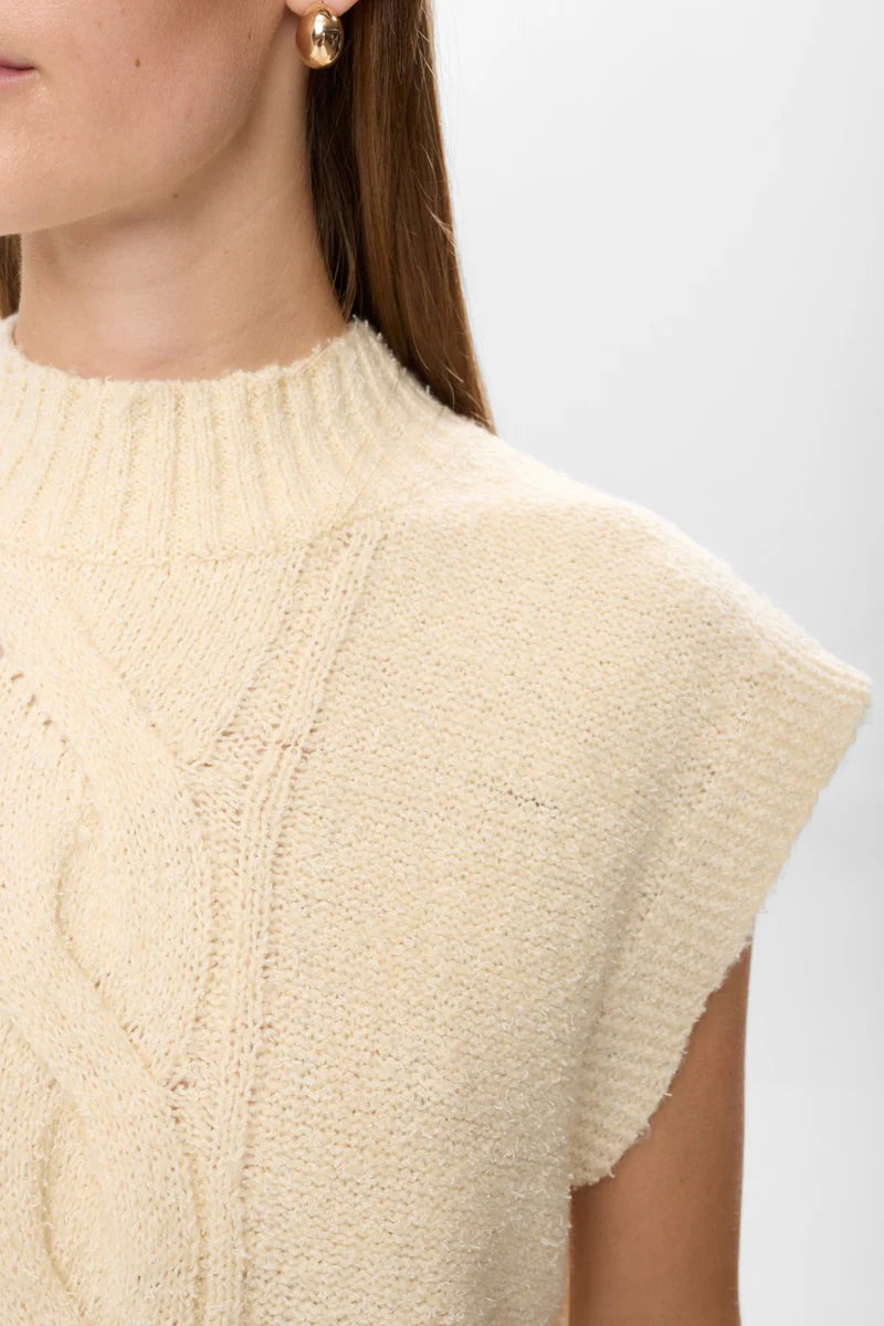 Nucaly Vest